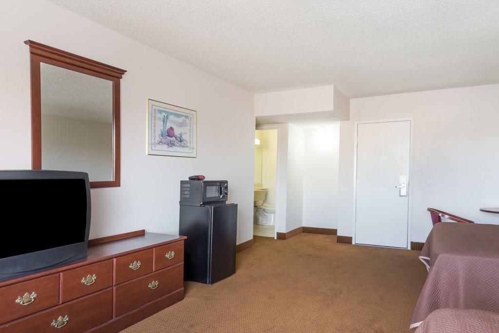 Travelodge By Wyndham Mesa Esterno foto